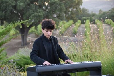 Jovem talento de Setúbal é já considerado compositor e pianista